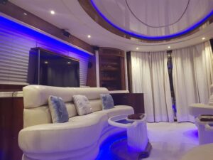 Azimut 85’ flybridge Luxury Yacht. - Image 4