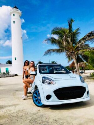 Girls enjoying Cozumel